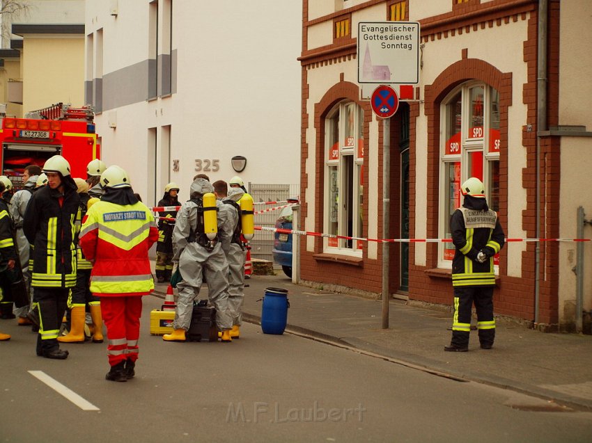 Weisses Pulver im Buero gefunden Koeln Porz Mitte Hauptstr P106.JPG